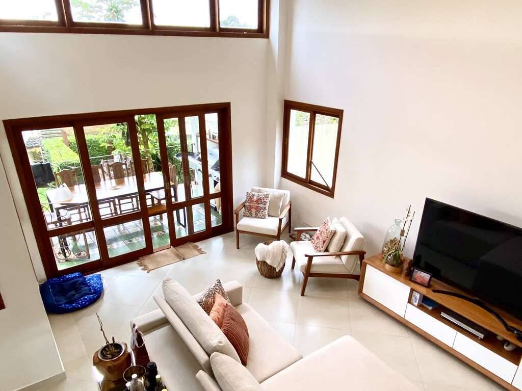  - Cond. Palm Hills - 4 suítes, rústica, linda!