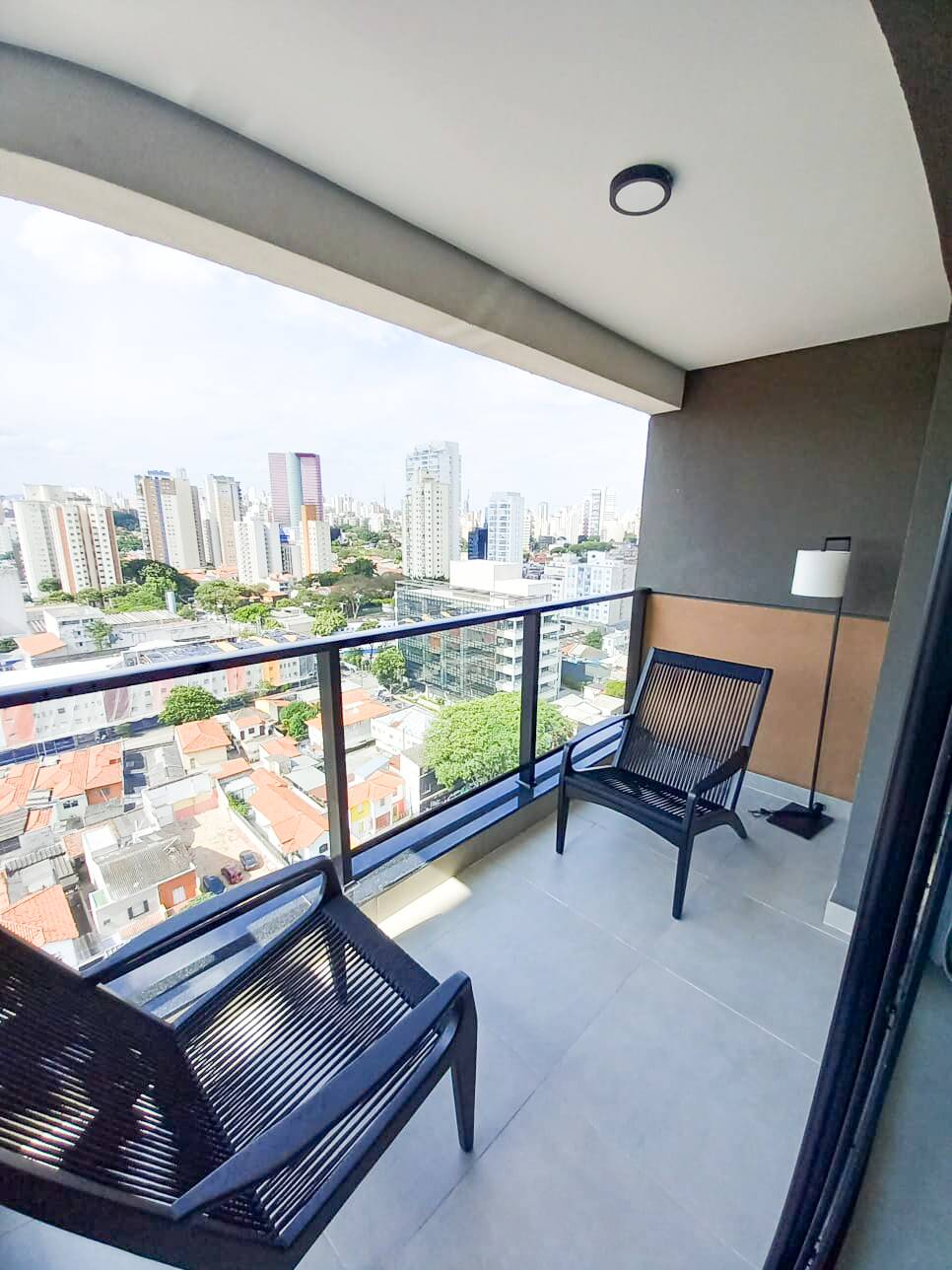 Apartamento mobiliado no Bairro PINHEIROS com 50 m² de área útil - M Baroni Prime