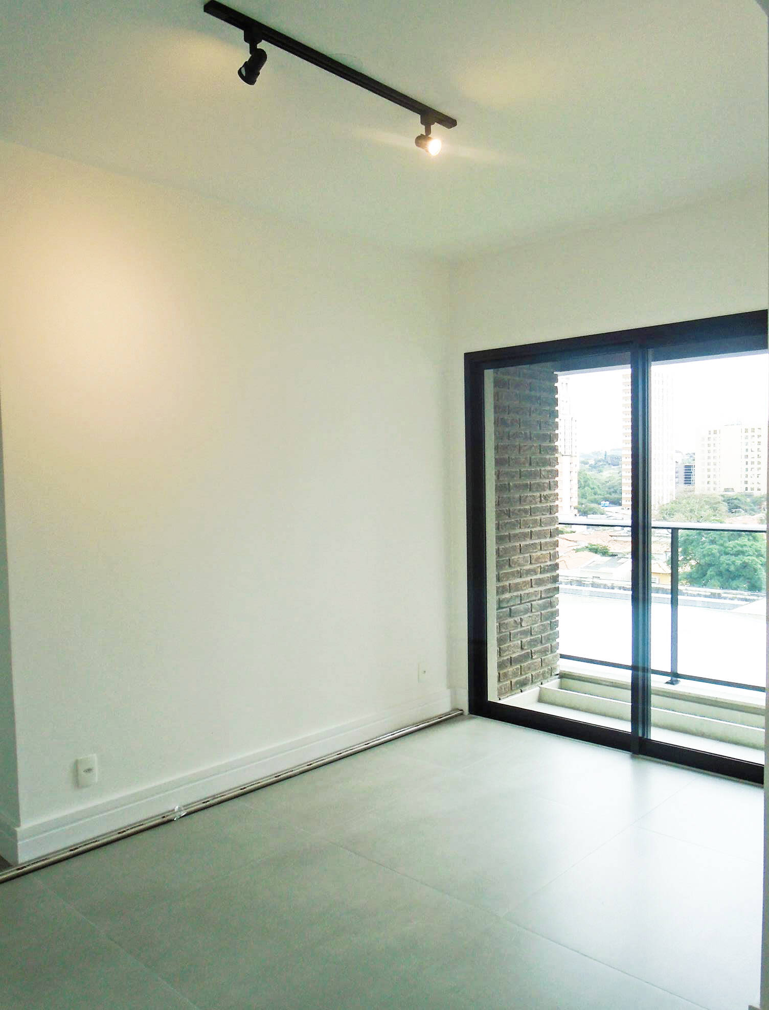  - Apartamento Amplo com 40m² de Área útil no Bairro Pinheiros