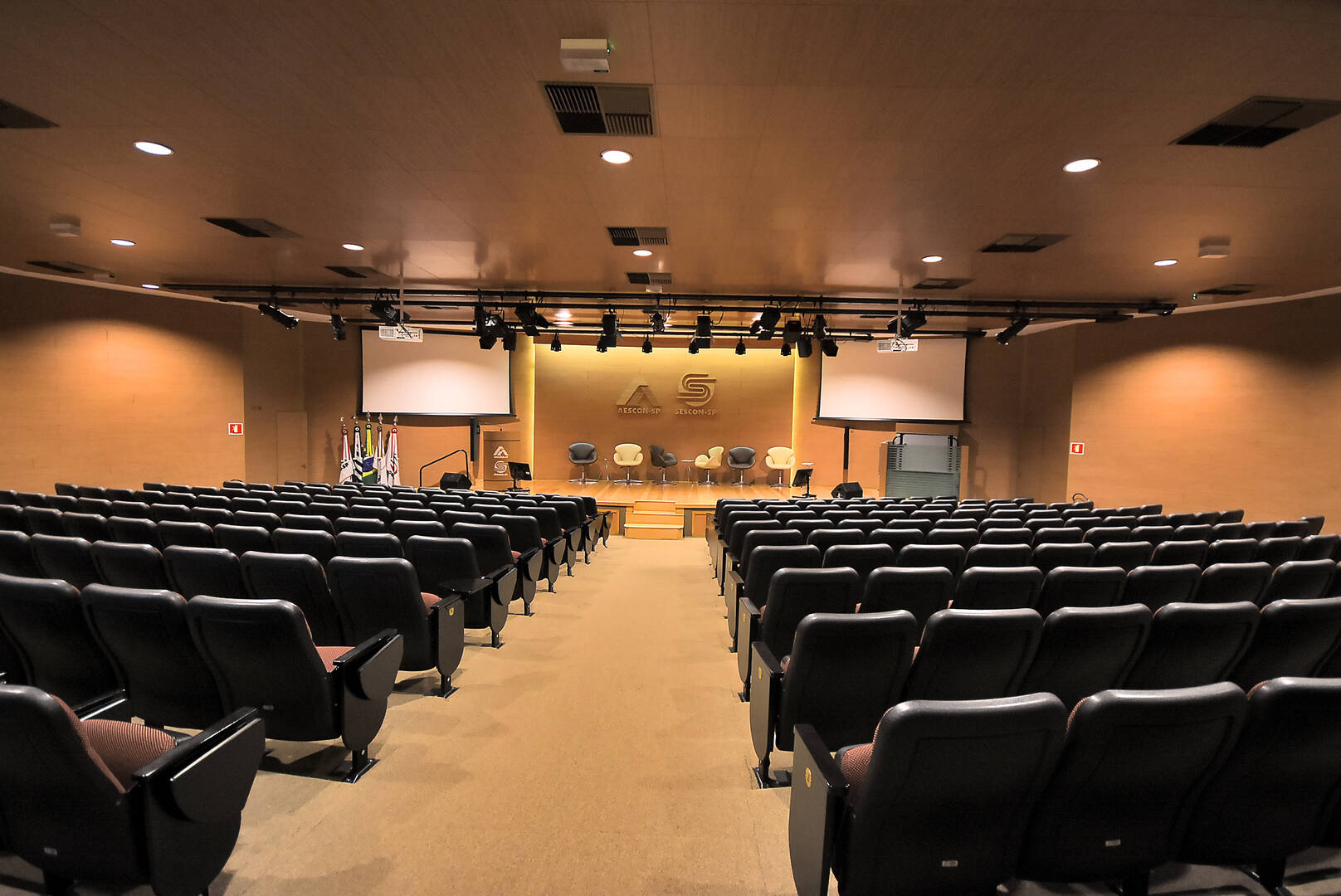  - PRÉDIO MONOUSUÁRIO COMERCIAL PARA LOCAÇÃO NO BAIRRO DA LUZ