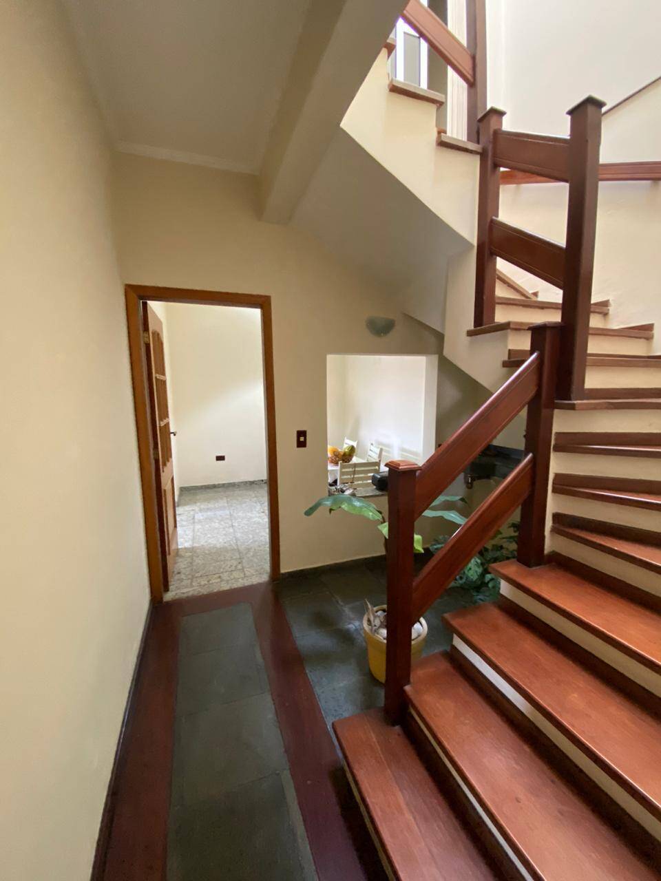  - CASA  À  VENDA  COM 4 QUARTOS ( 1 SUITE,) 280M2 ,2V  E  VISTA PANORAMICA