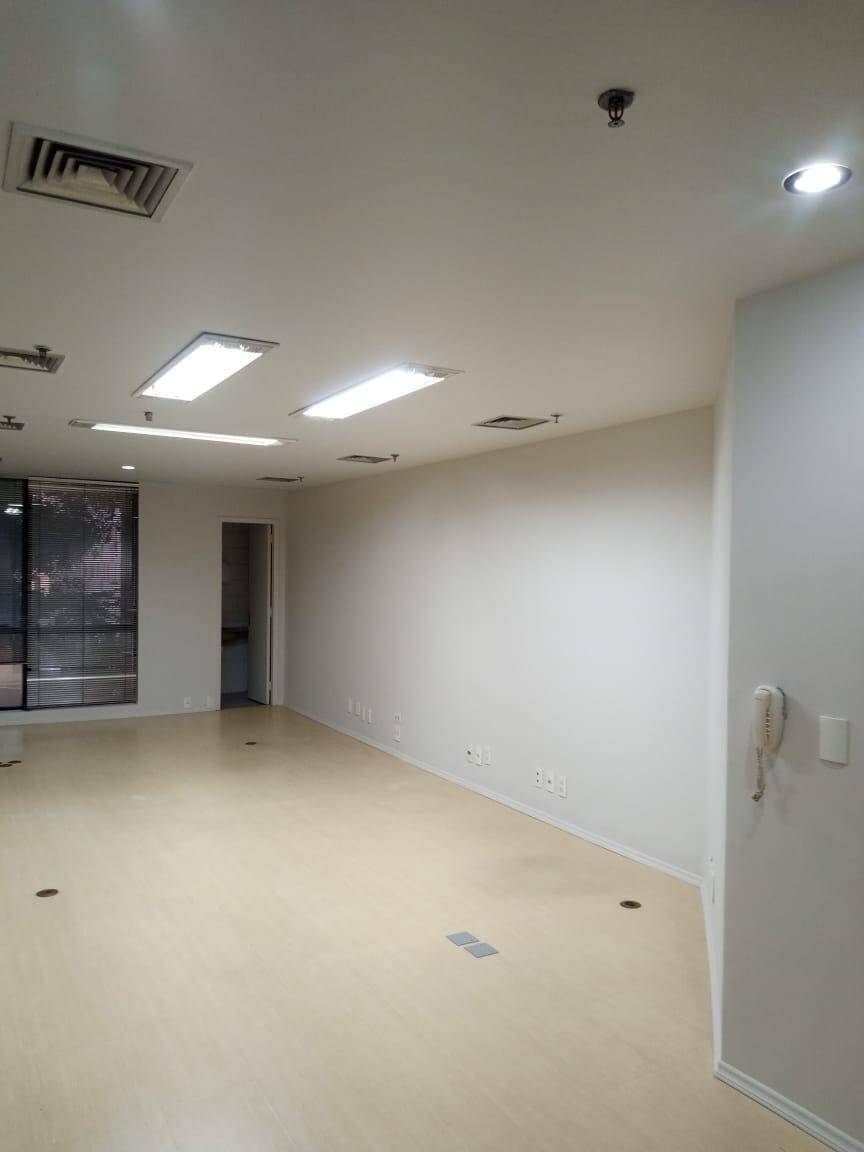  - Sala comercial , com 152 m2 4 conjuntos 4 banheiros localizada no Jardins