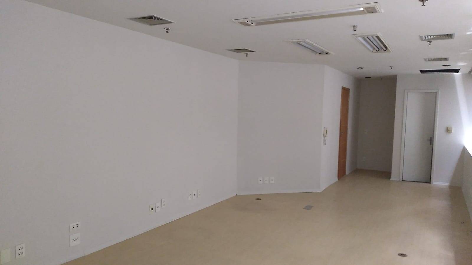  - Sala comercial , com 37 metros quadrados, valor 1.500,00