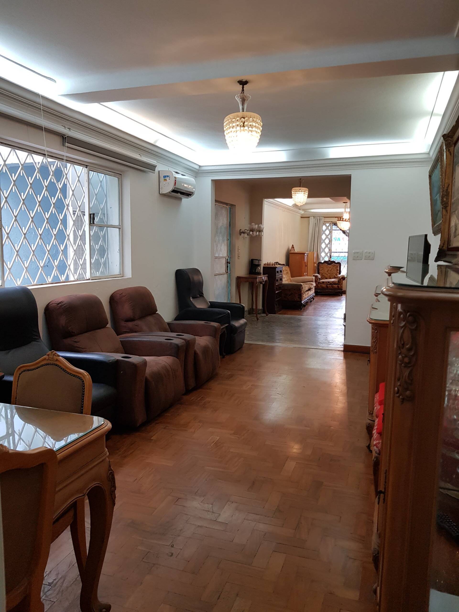  - Casa Grande de 280m² de terreno de 2 andares no Jardins.