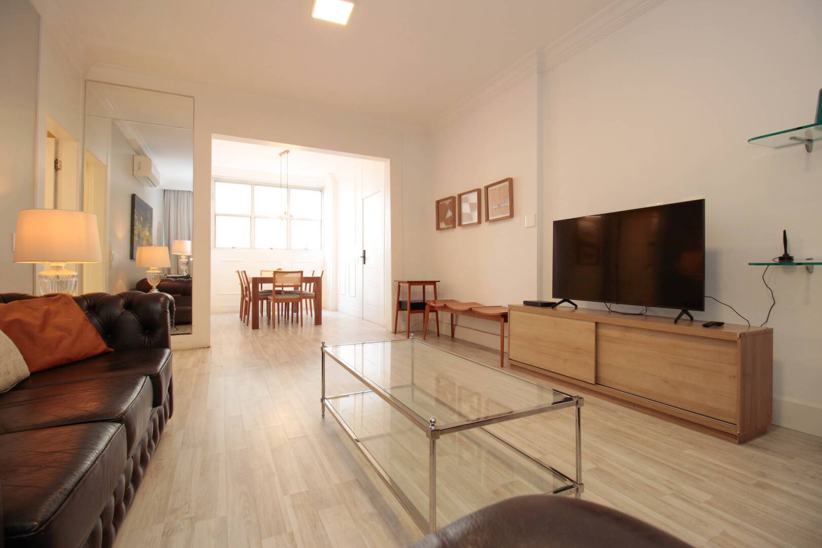 Apartamento na rua Haddock Lobo esquina da Oscar Freire com 3 dormitórios - M Baroni Prime