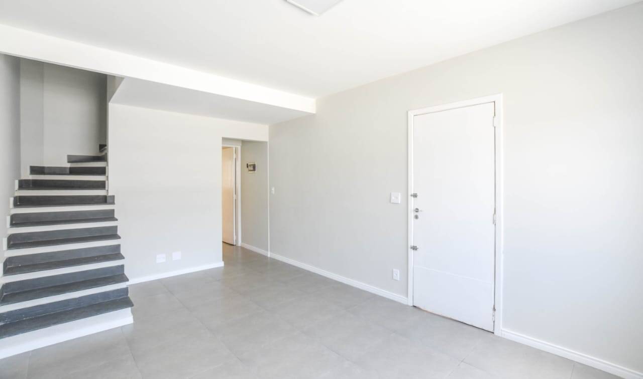  - Sobrado reformado à venda no Jardim Humaitá, 100 m², 2 quartos, 2 vagas.