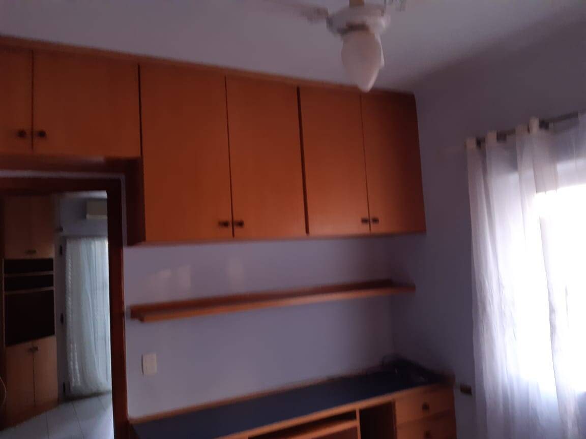  - Casa assobradada  com 230 de área  útil 4 quartos 3 banheiros 2 vagas