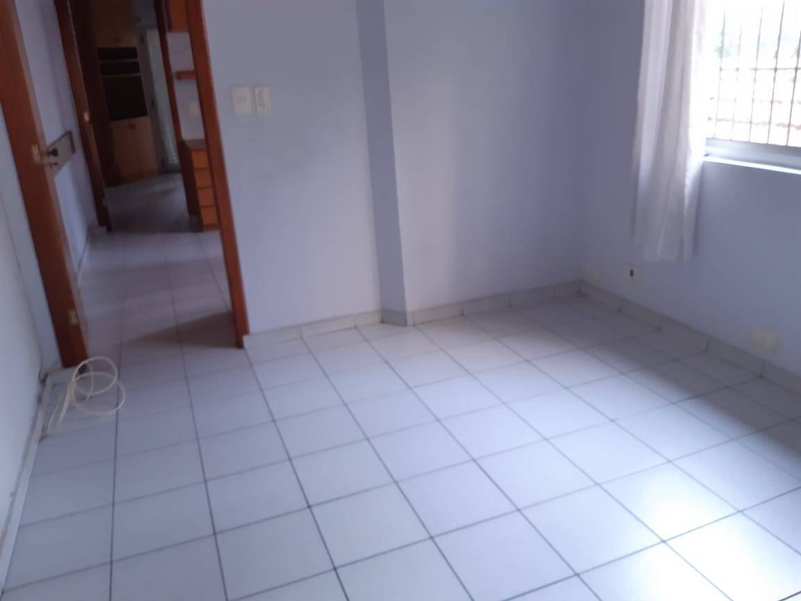  - Casa assobradada  com 230 de área  útil 4 quartos 3 banheiros 2 vagas