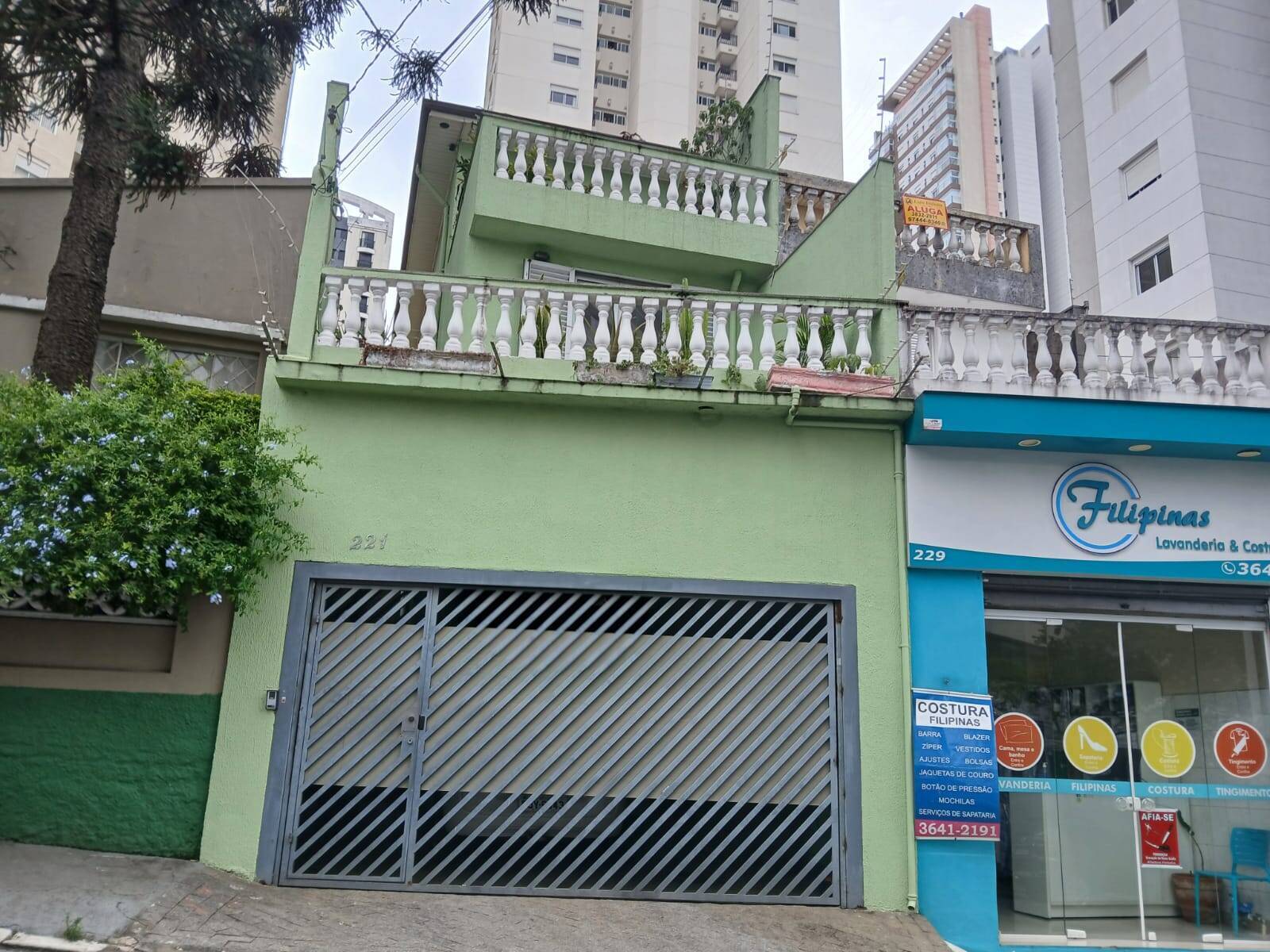 Casa assobradada  com 230 de área  útil 4 quartos 3 banheiros 2 vagas - M Baroni Prime