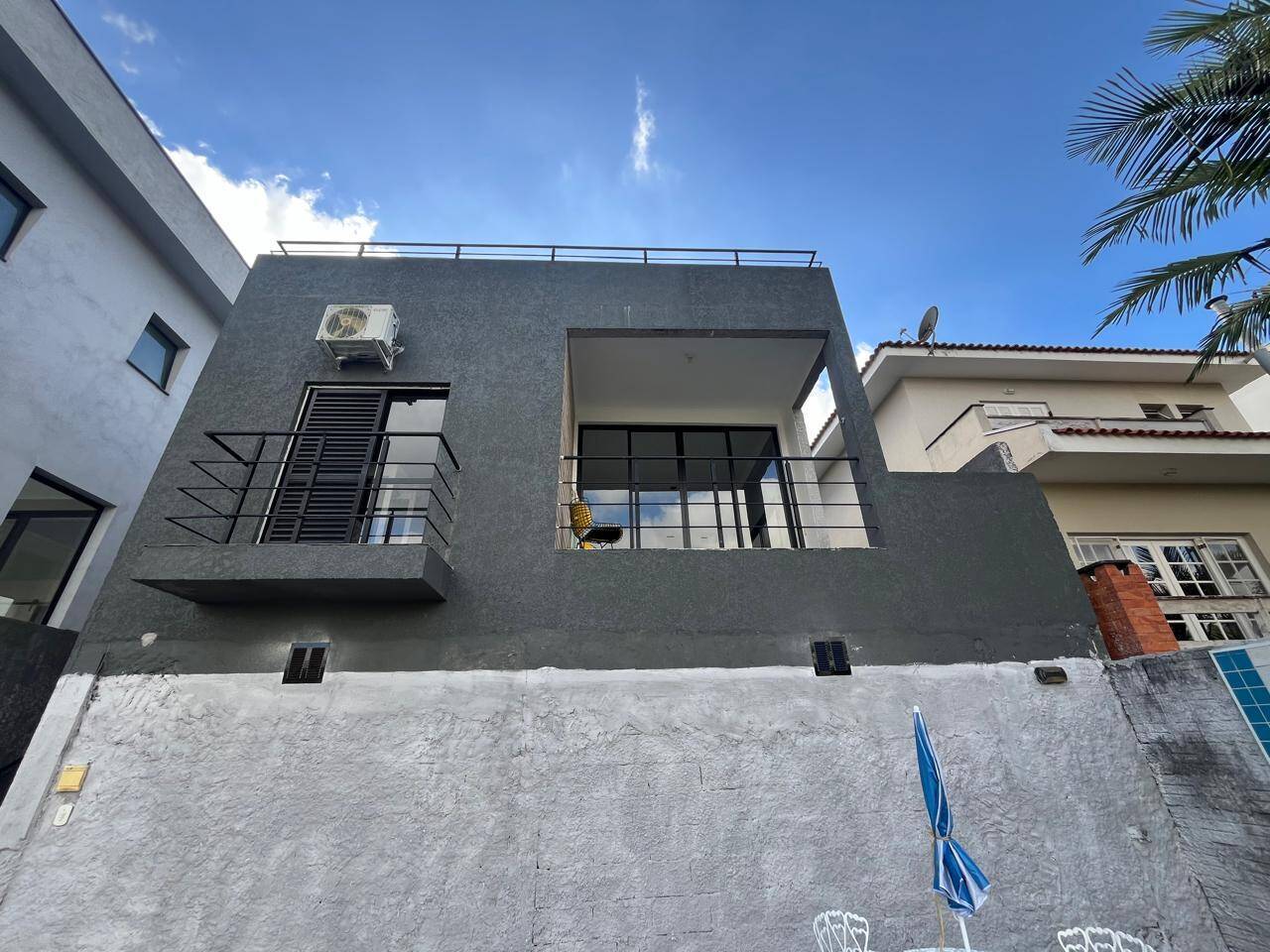  - Belíssima Casa a Venda  Condomínio New Ville