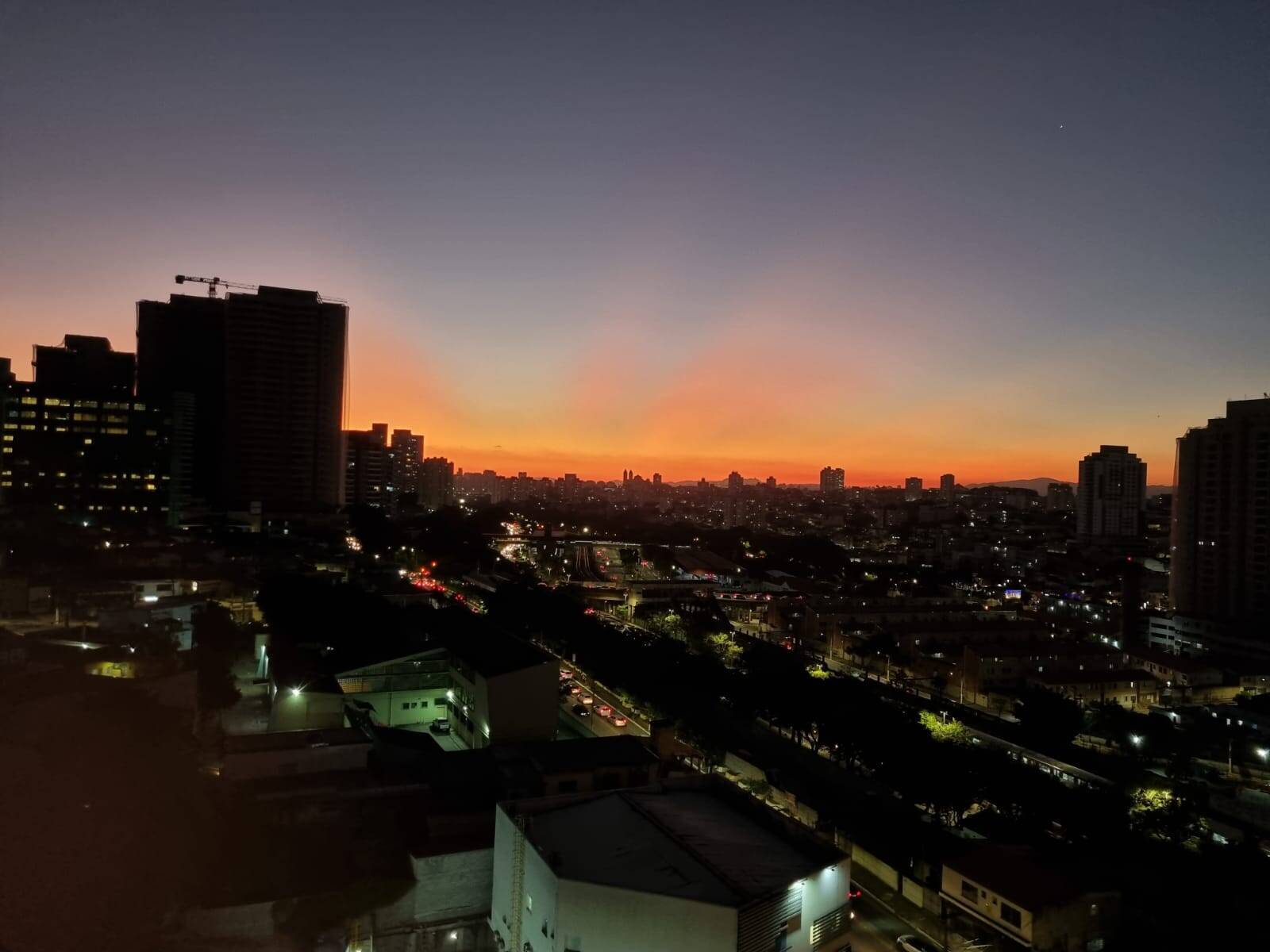  - Apartamento decorado em ótimo estado ao lado do metro.