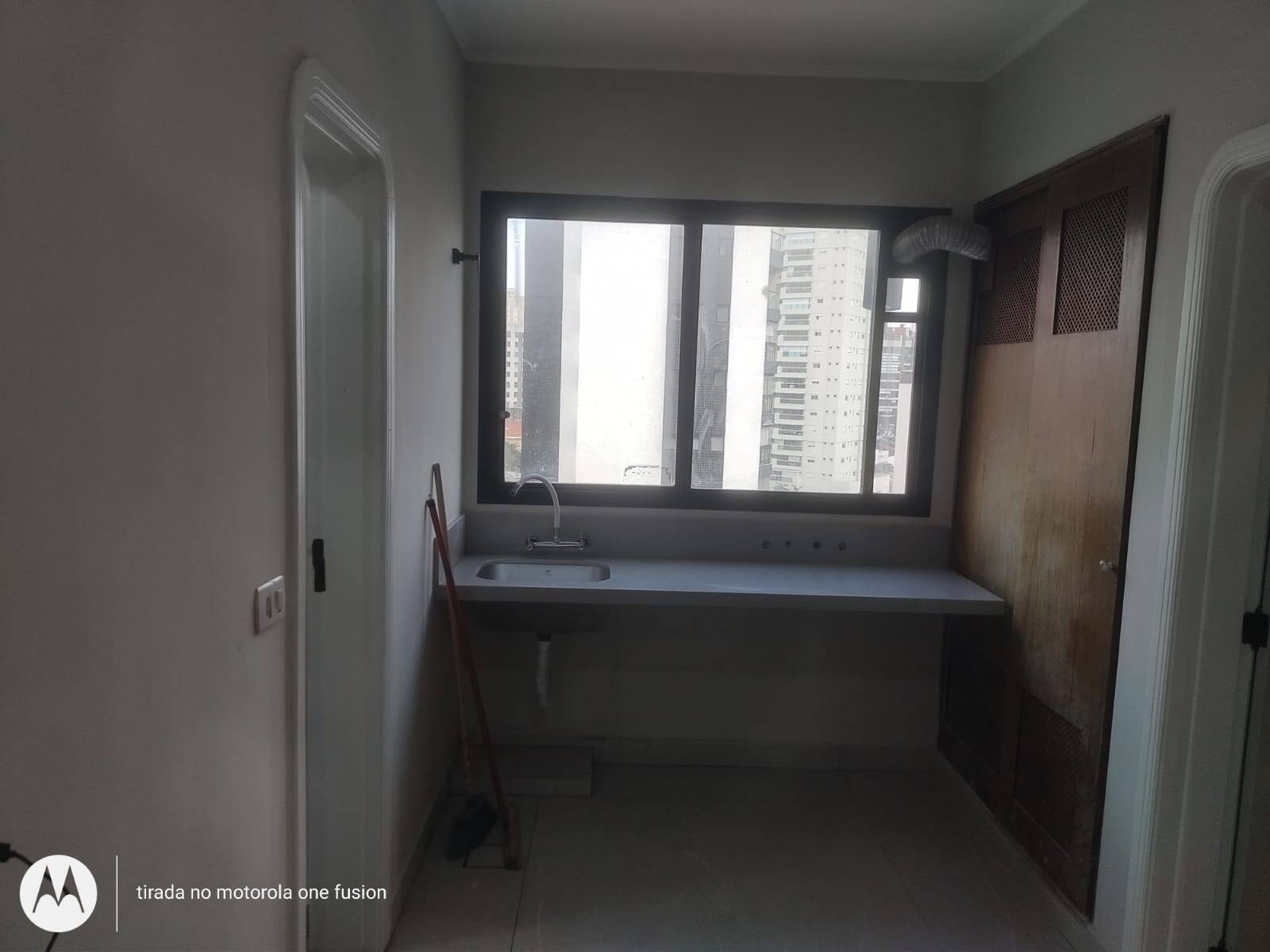  - OPORTUNIDADE Apartamento 4 Quartos 04 Banheiros  3 Vagas 180 m² REFORMADO