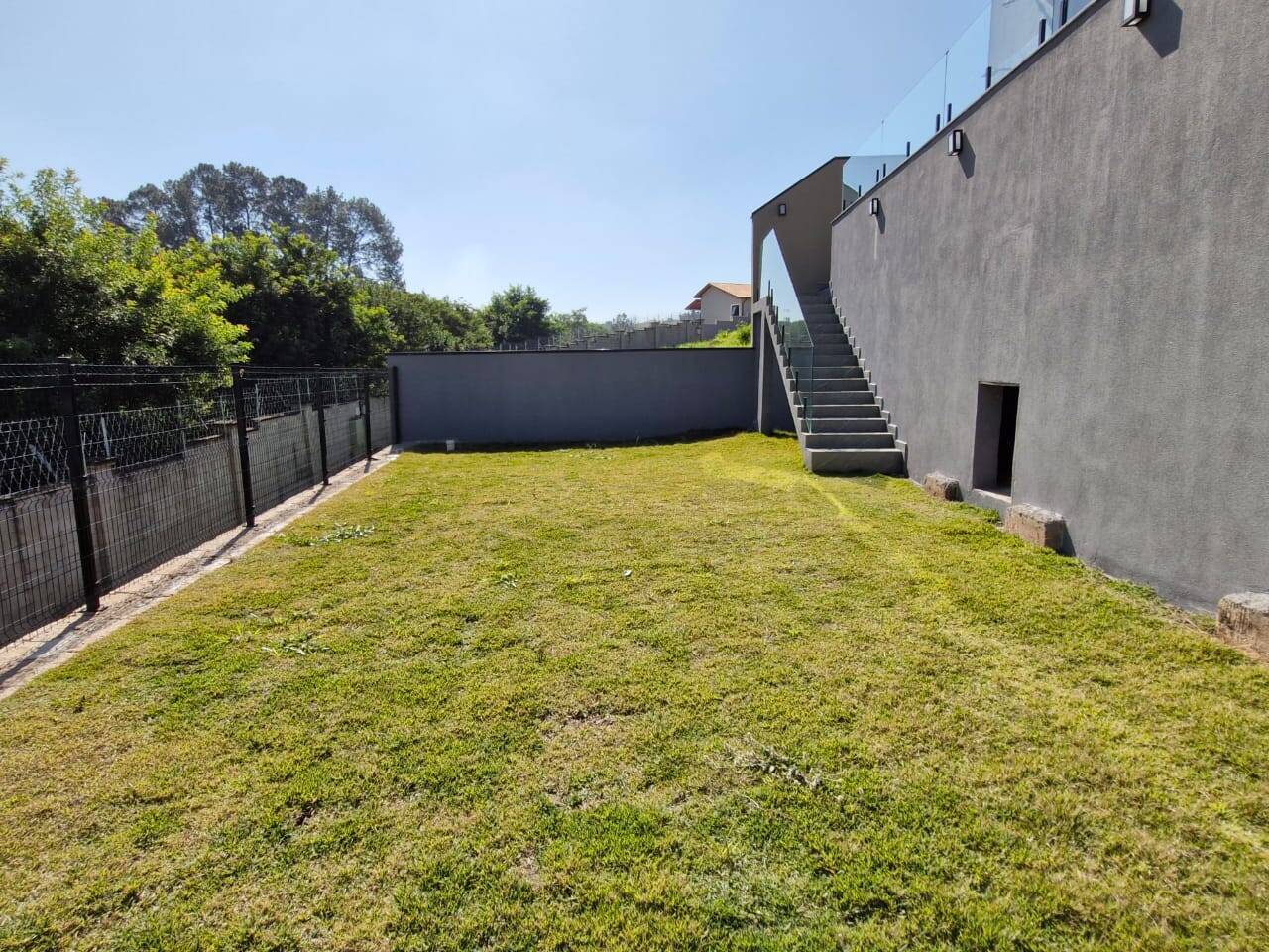  - Casa moderna em condomínio fechado com piscina