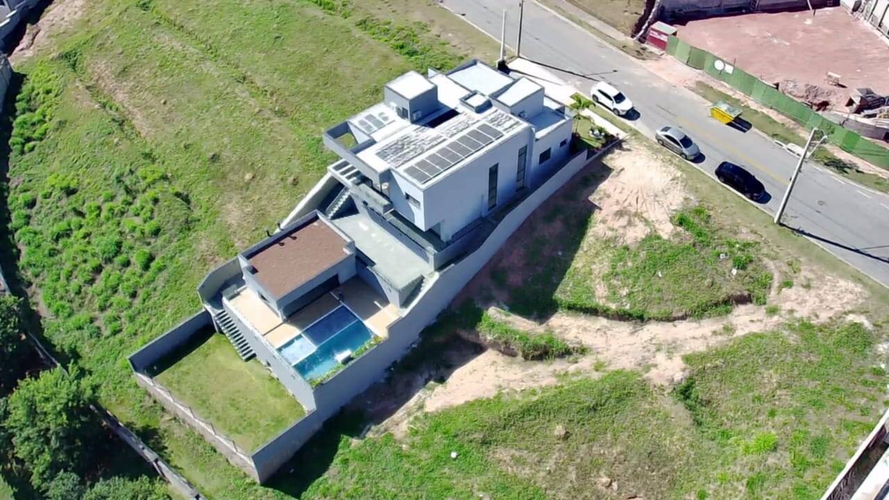  - Casa moderna em condomínio fechado com piscina