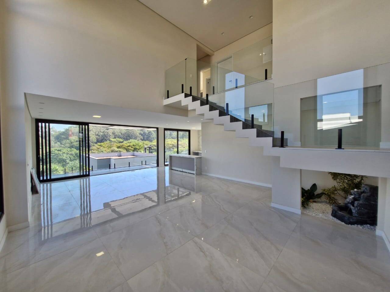 Casa moderna em condomínio fechado com piscina - M Baroni Prime