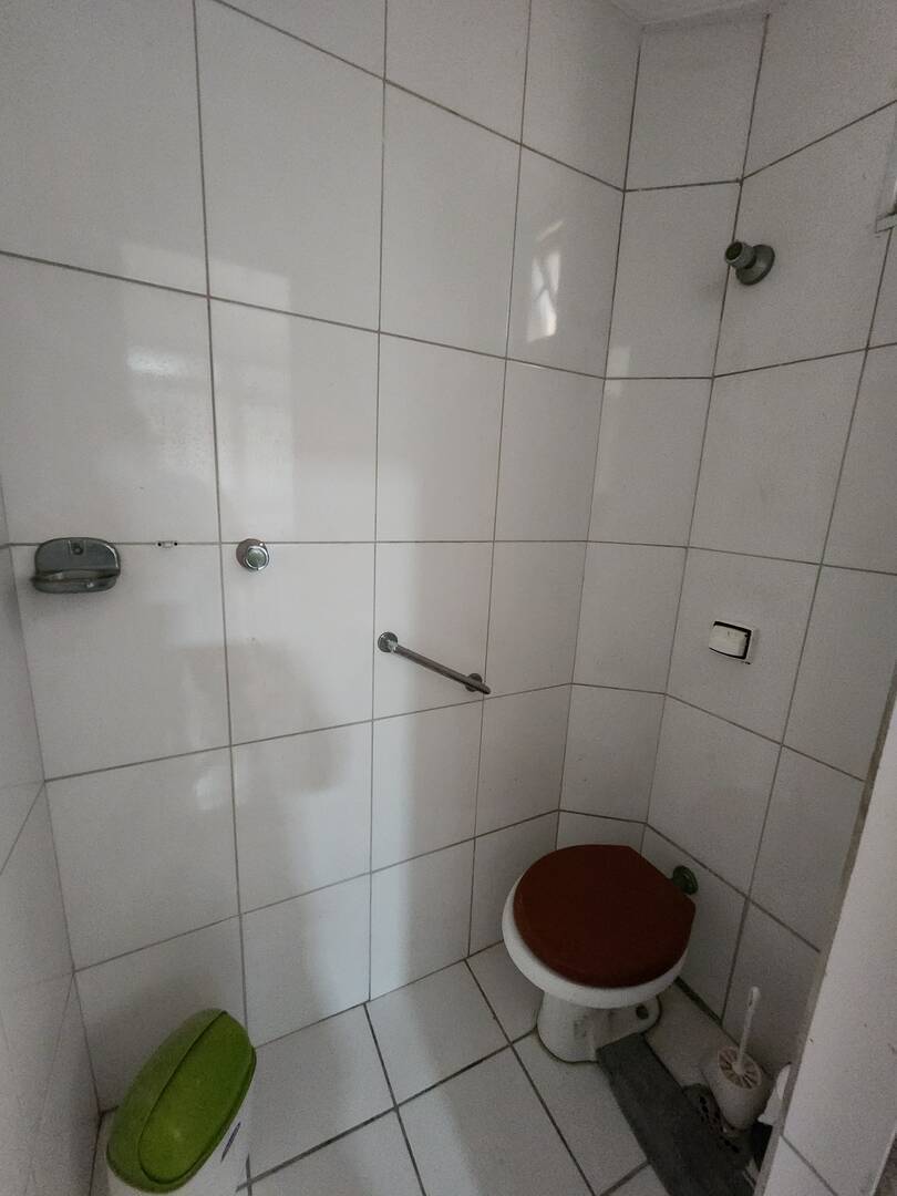  - O apto foi recém-reformado e tem 80m², 3 dormitórios,living para 2 ambiente