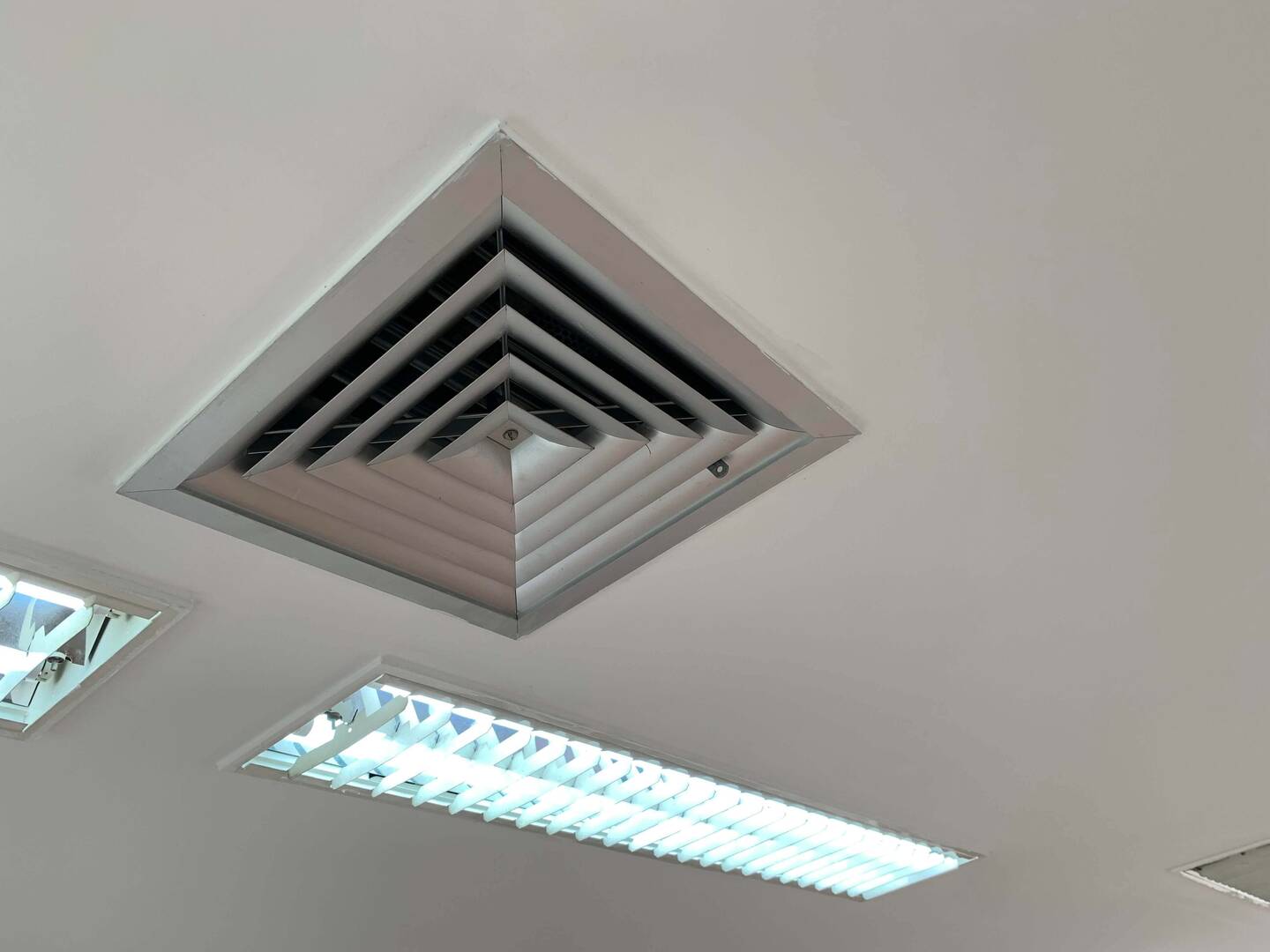  - Sala Comercial 90 m2 para locação na Chácara Santo Antônio