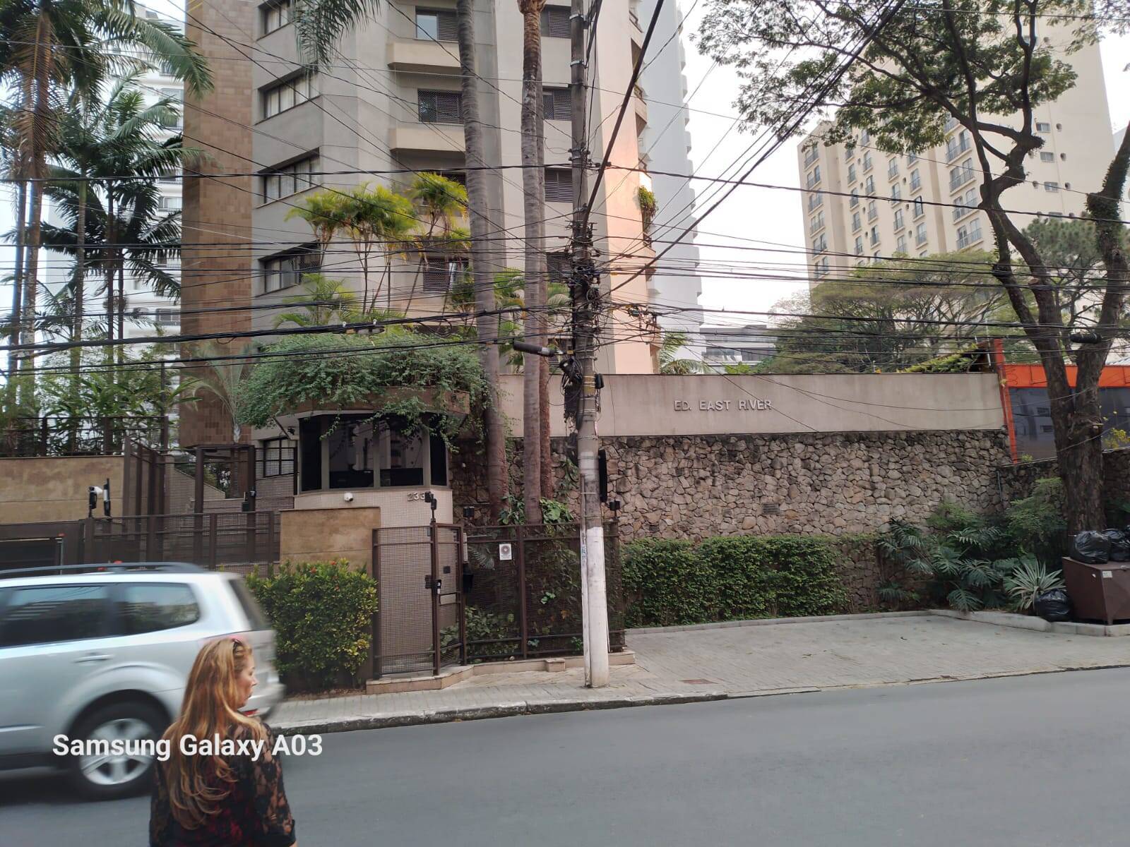  - Apartamento c/ 3 dormitórios sendo 1 suíte - 3 Banheiros 2 vagas com 172m2