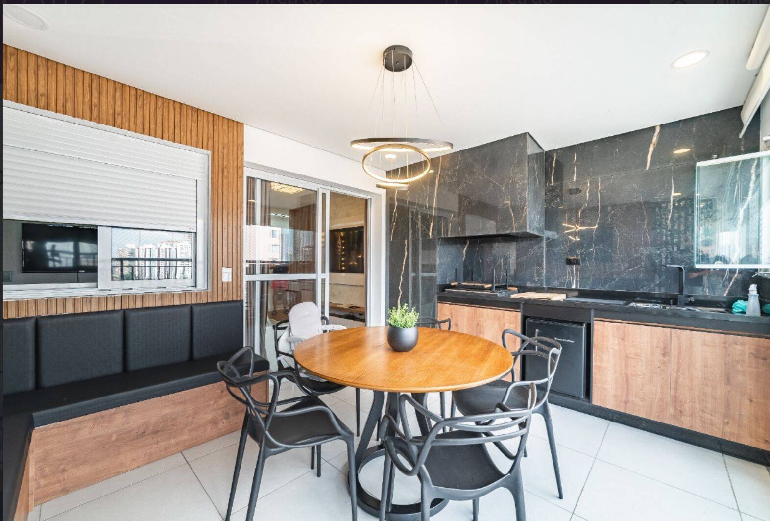  - VENDO APARTAMENTO 9 ANDAR COMPOSTO POR: 3 SUITTES TODAS COM MOBILIA  106m2