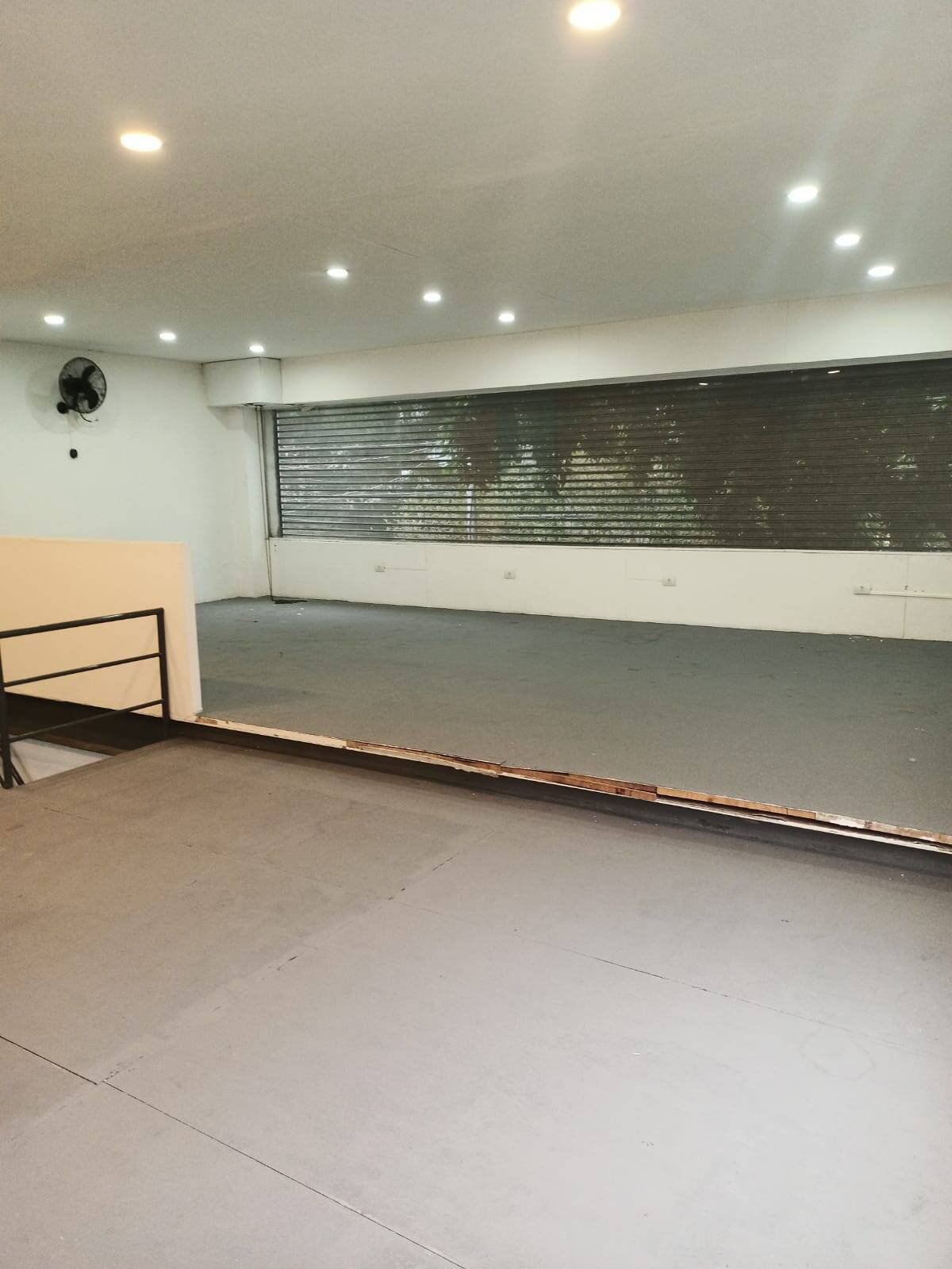  - Linda Loja Comercial com Mezanino para locação 03 vagas 240 m² - Campo Belo