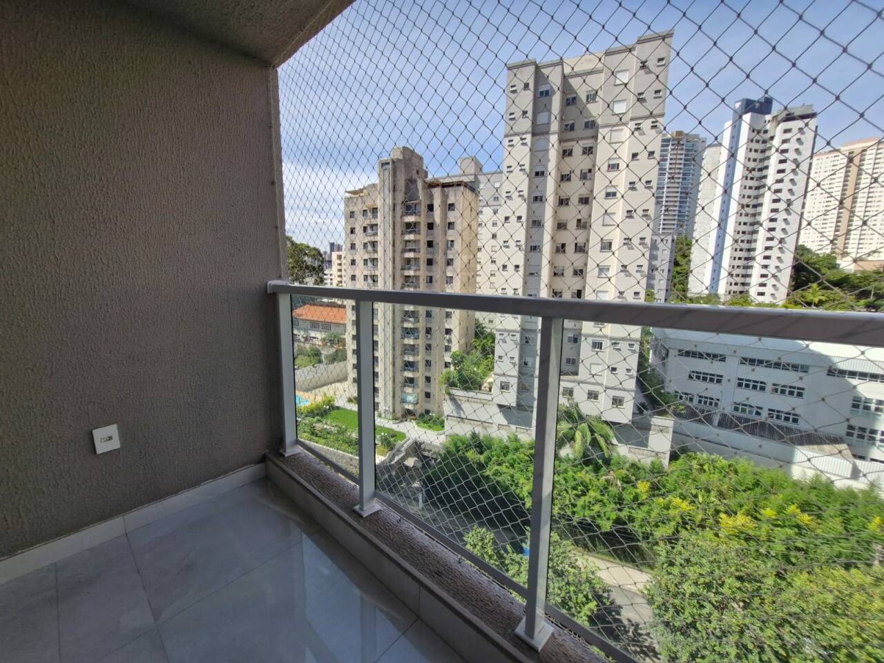 APARTAMENTO ALUGA, VILA ANDRADE ,1 DORM,VARANDA,LAZER COMPL. 1 VAGA , 40M2 - M Baroni Prime