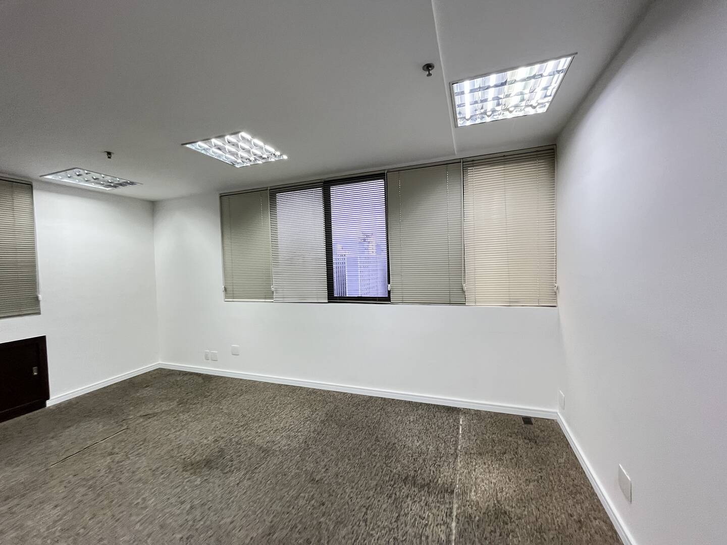  - CONJUNTO COMERCIAL PARA LOCAÇÃO NO CAMPO BELO 180m2