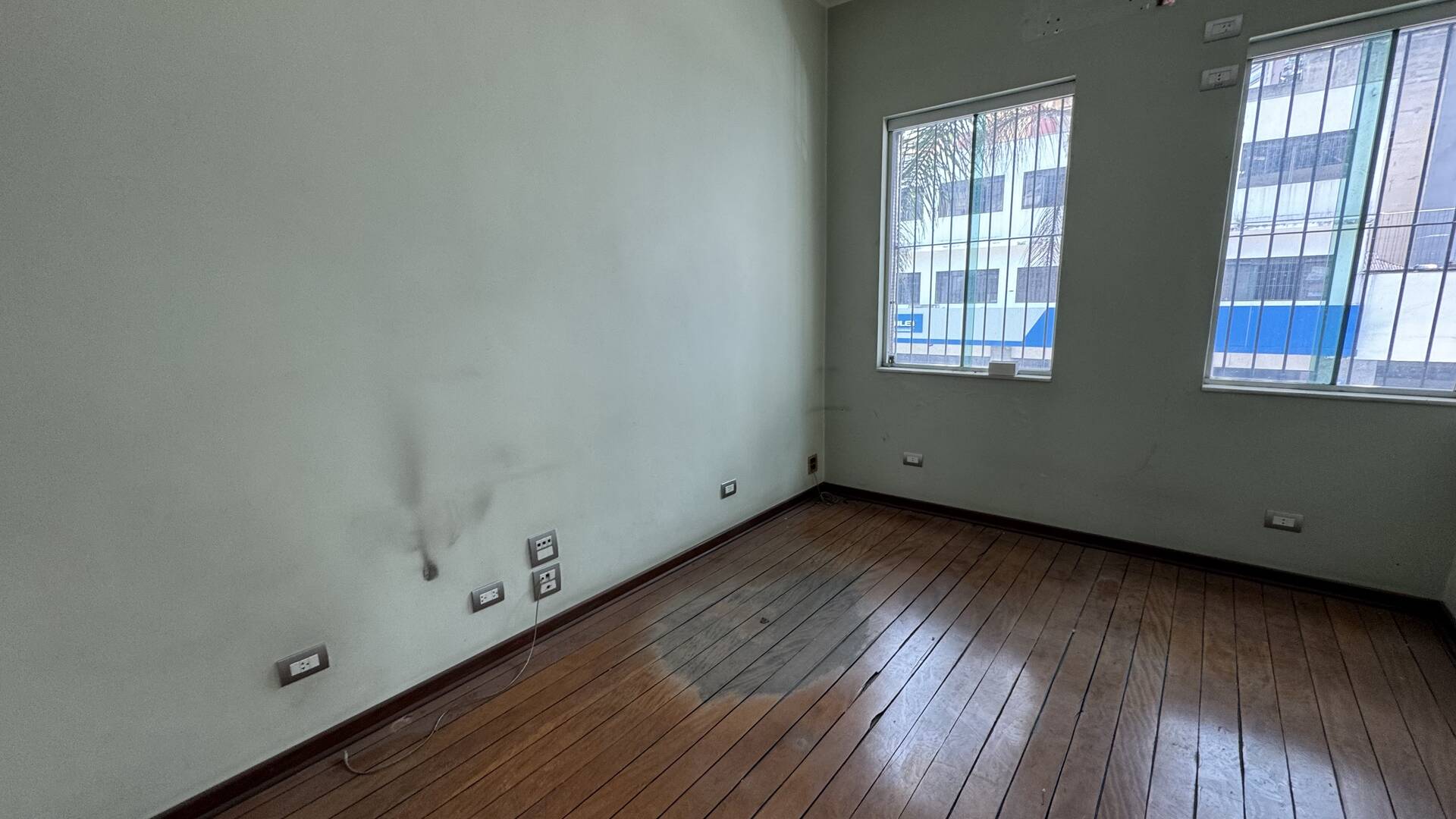  - CONJUNTO COMERCIAL PARA LOCAÇÃO NA REGIÃO CENTRAL