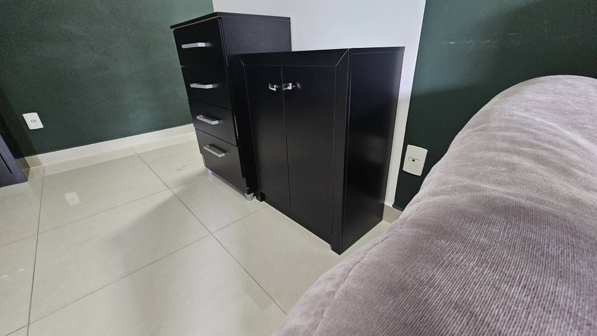  - Aluga se Apartamento mobiliado em prédio luxuoso e excelente localização