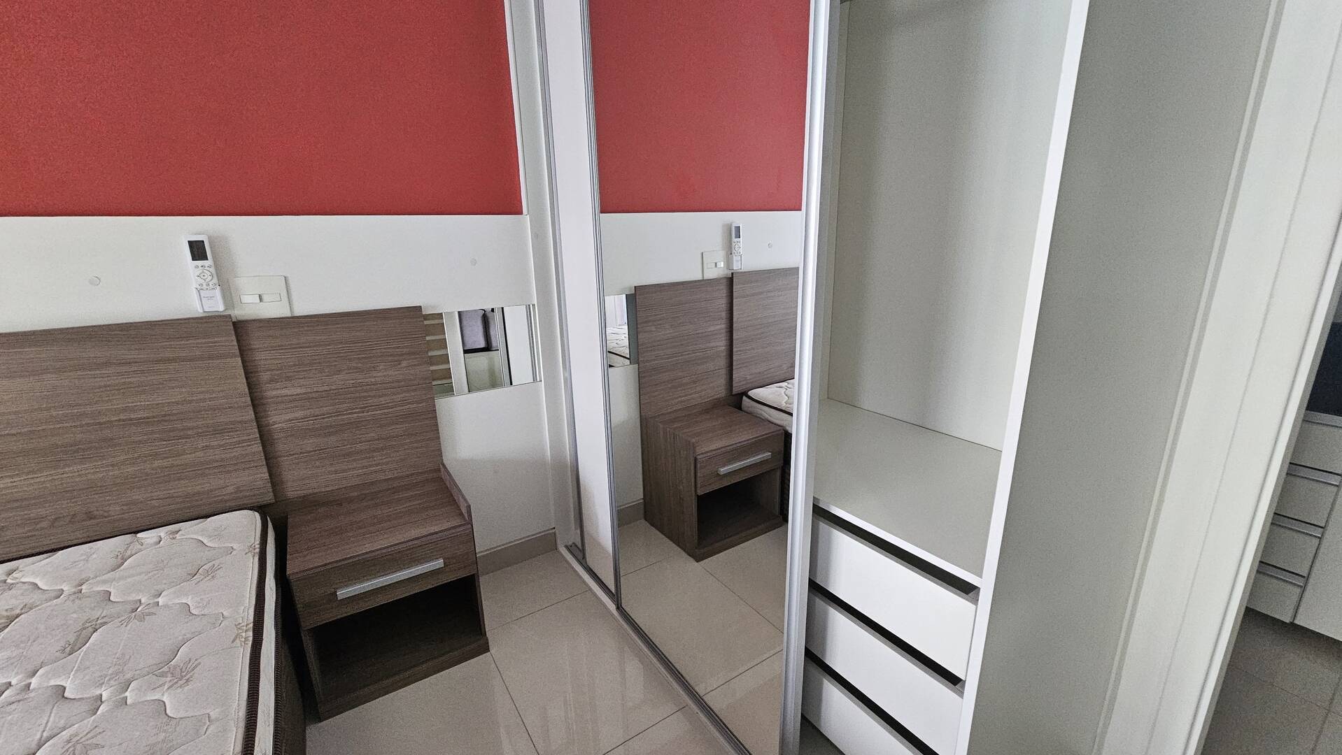  - Aluga se Apartamento mobiliado em prédio luxuoso e excelente localização