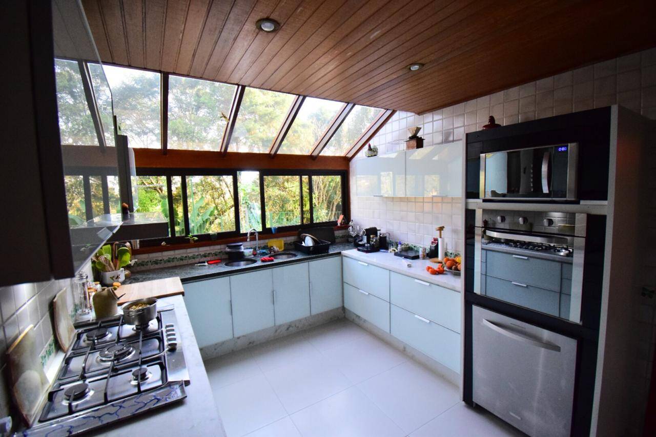  - Casa à venda no cond. Forest Hills com 4 dormitórios, piscina, area gourmet