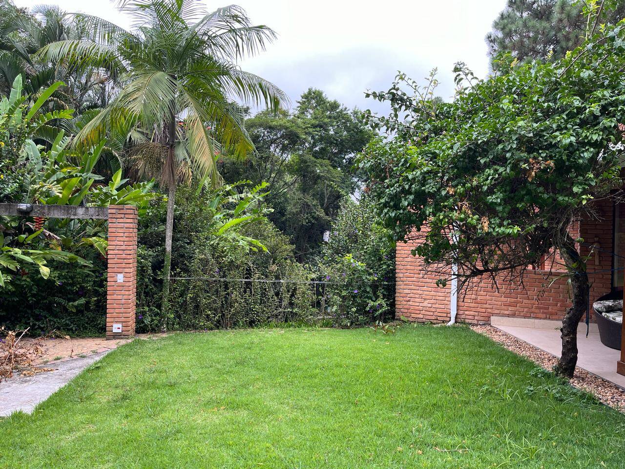 Casa de condomínio à venda com 3 quartos, 370m² - Altos de São Fernando,