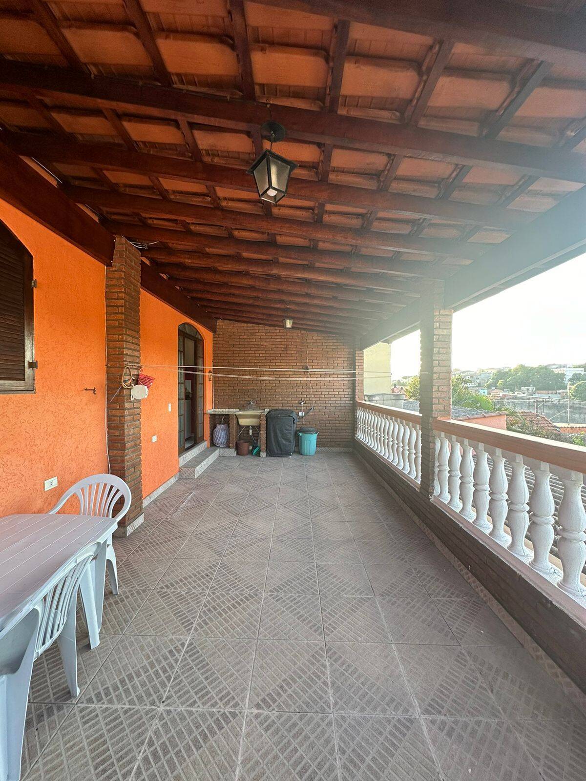 Casa à venda com 3 quartos, 156m² - Ayrosa,