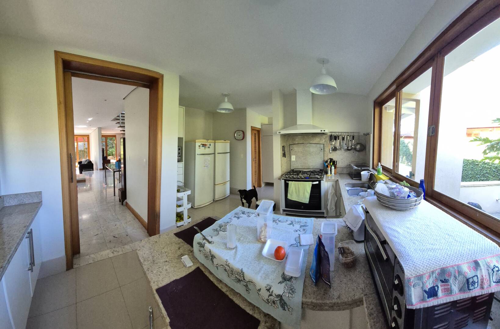  - Casa à venda no condomínio Forest Hils com 4 suites