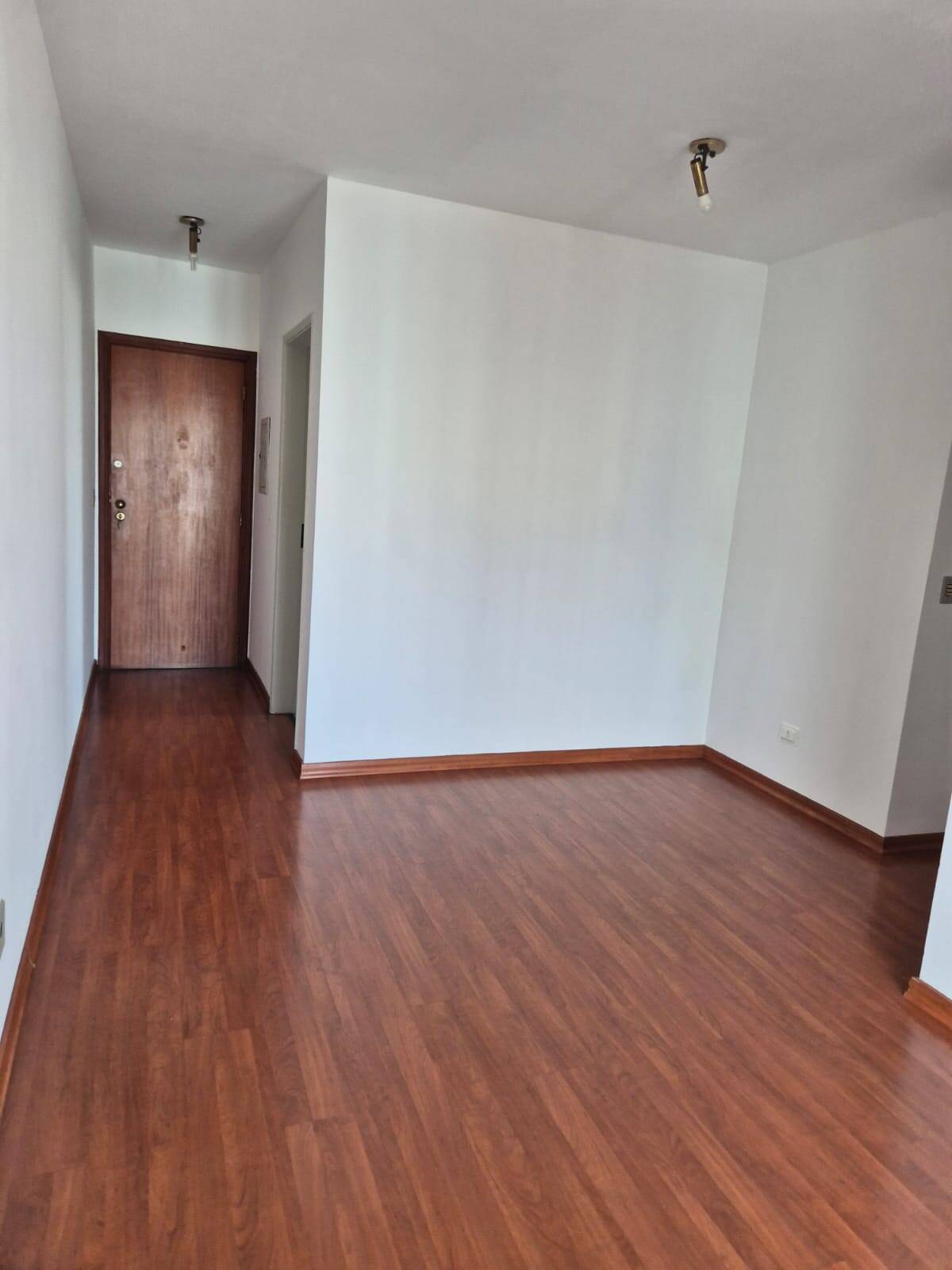  - Apartamento para locação 02 dorm, 01suíte, varanda 02 vagas - Chac. Inglesa