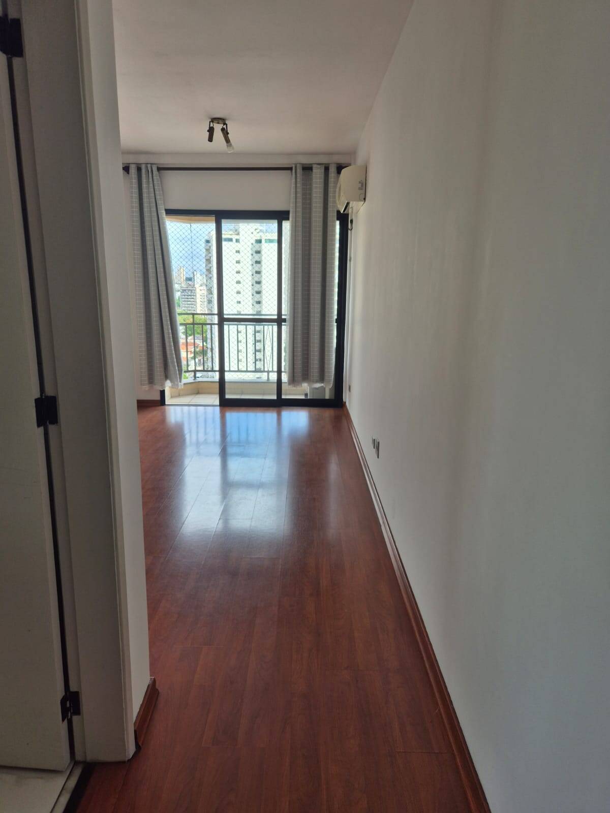  - APARTAMENTO ,ALUGA,CHACARA INGLESA, 2 DORMS(1 SUITE),VARANDA ,2 VAGAS,60M2