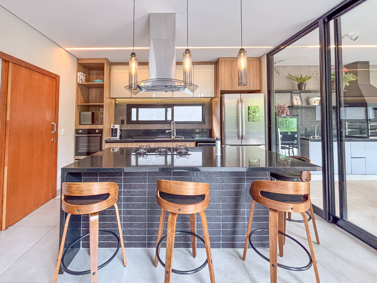  - Casa no condomínio Reserva Santa Maria para venda com 3 suites 330m²