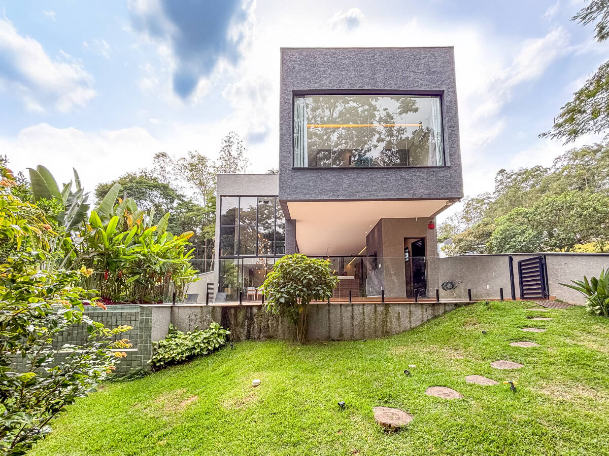 Casa à venda com 3 quartos, 330m² - Jardim do Golf I,