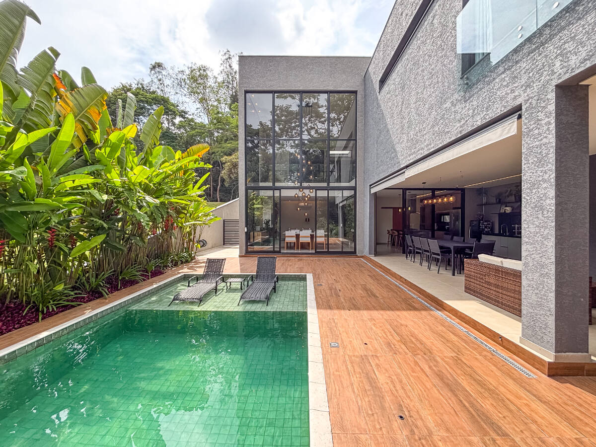 Casa à venda com 3 quartos, 330m² - Jardim do Golf I,