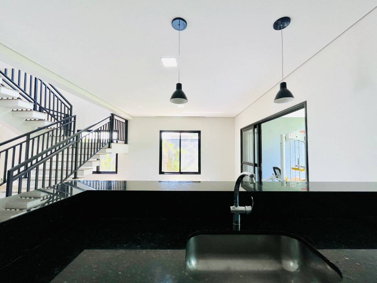 Casa de condomínio à venda com 3 quartos, 267m² - Colinas de Parnaíba I,