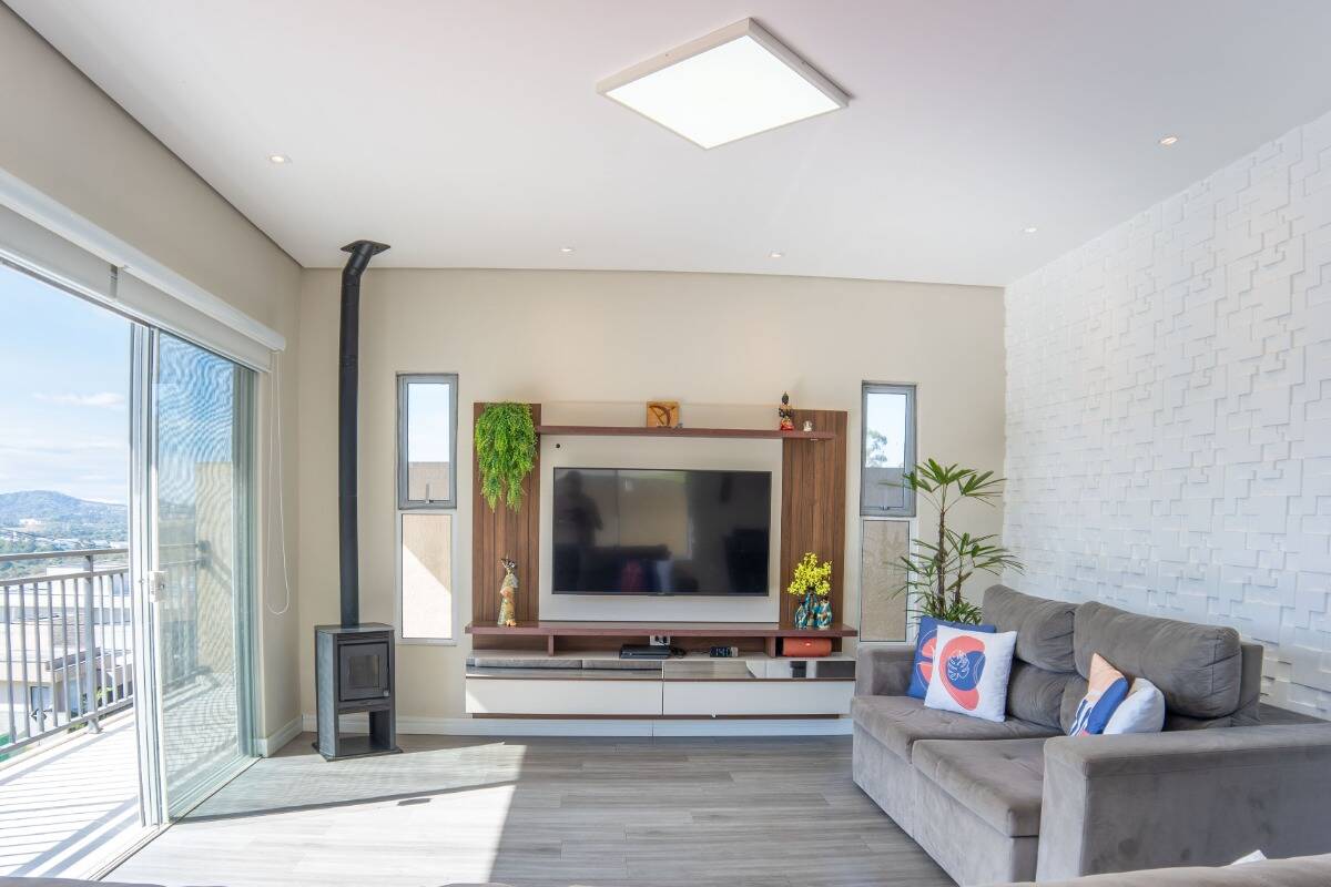  - Casa em condomínio para venda com 3 quartos, sendo 1 suíte, 360m²