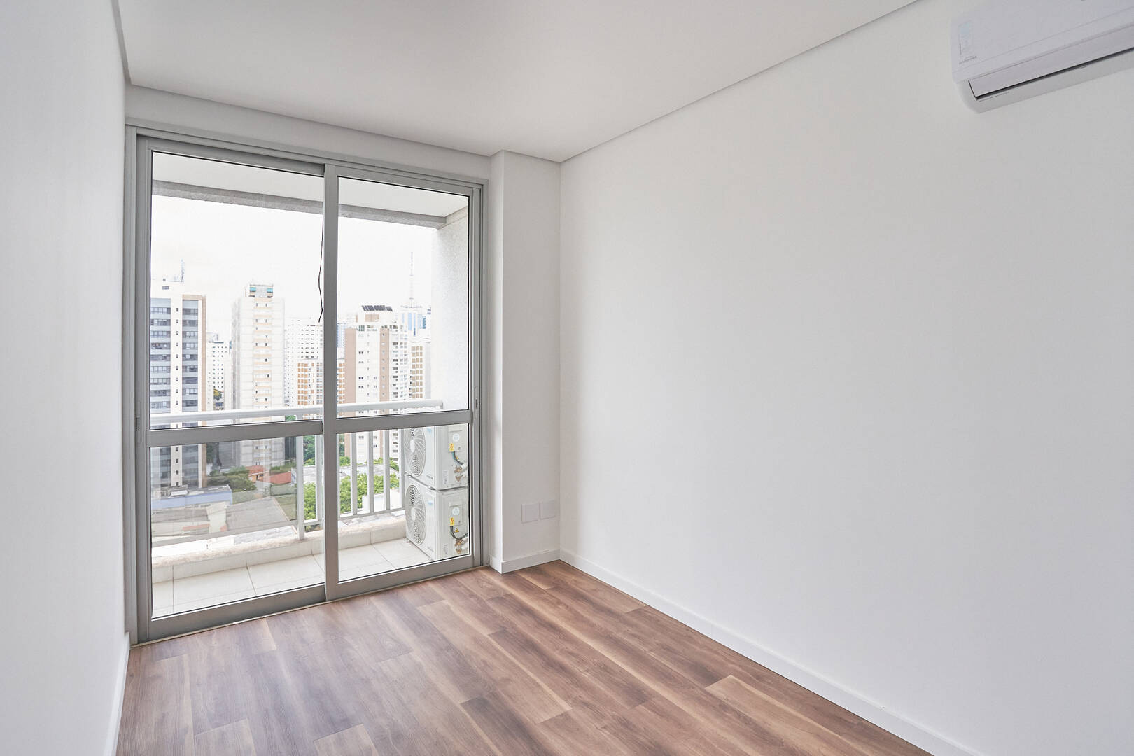  - SALA COMERCIAL ALUGA ,SACADA, 2 AMBIENTES,COPA,BANHEIRO,48M2 ,AR CONDIC