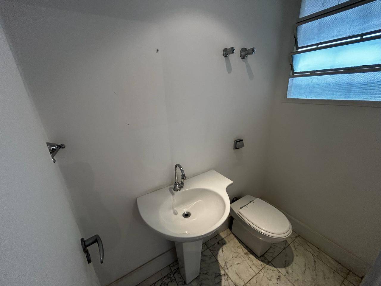  - Apartamento para locação com 3 dormitórios no Itaim Bibi 190m²