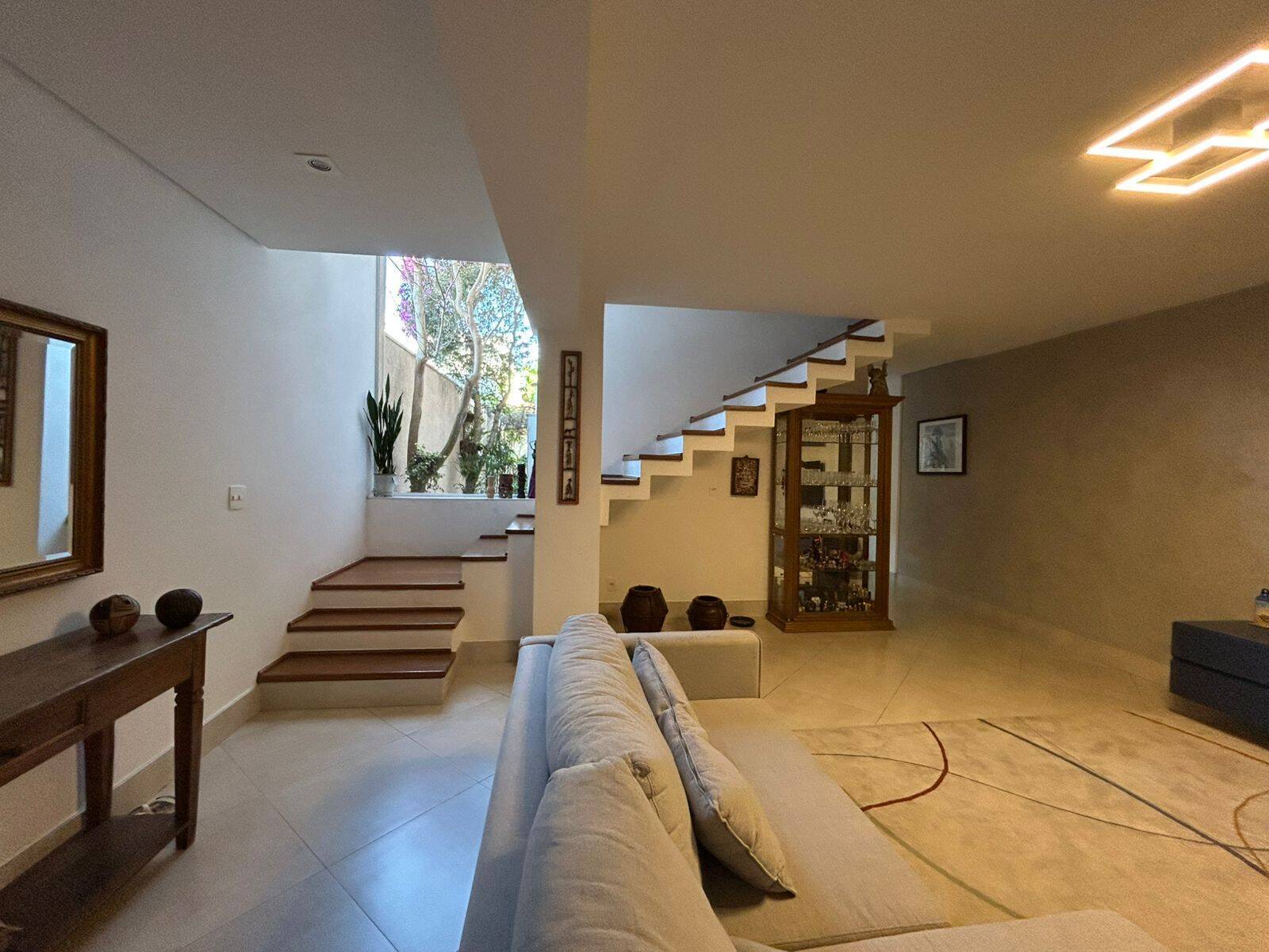 Sobrado à venda com 3 quartos, 170m² - Jardim Aeroporto,