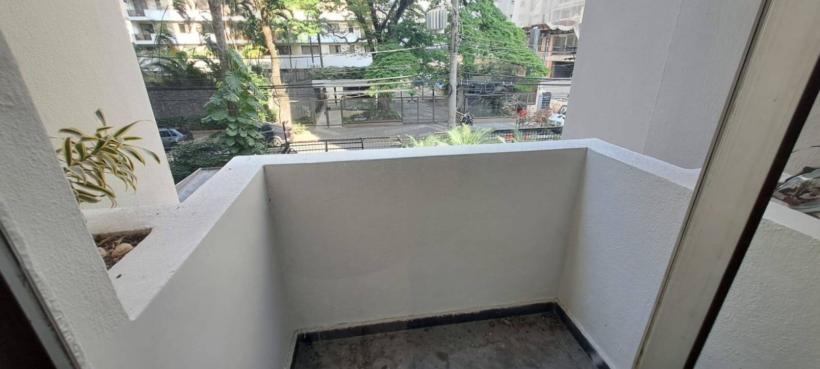  - APARTAMENTO VENDE , MOEMA, 2 DORMS, FRENTE ,1 VAGA INDETERMINADA , 51M2.