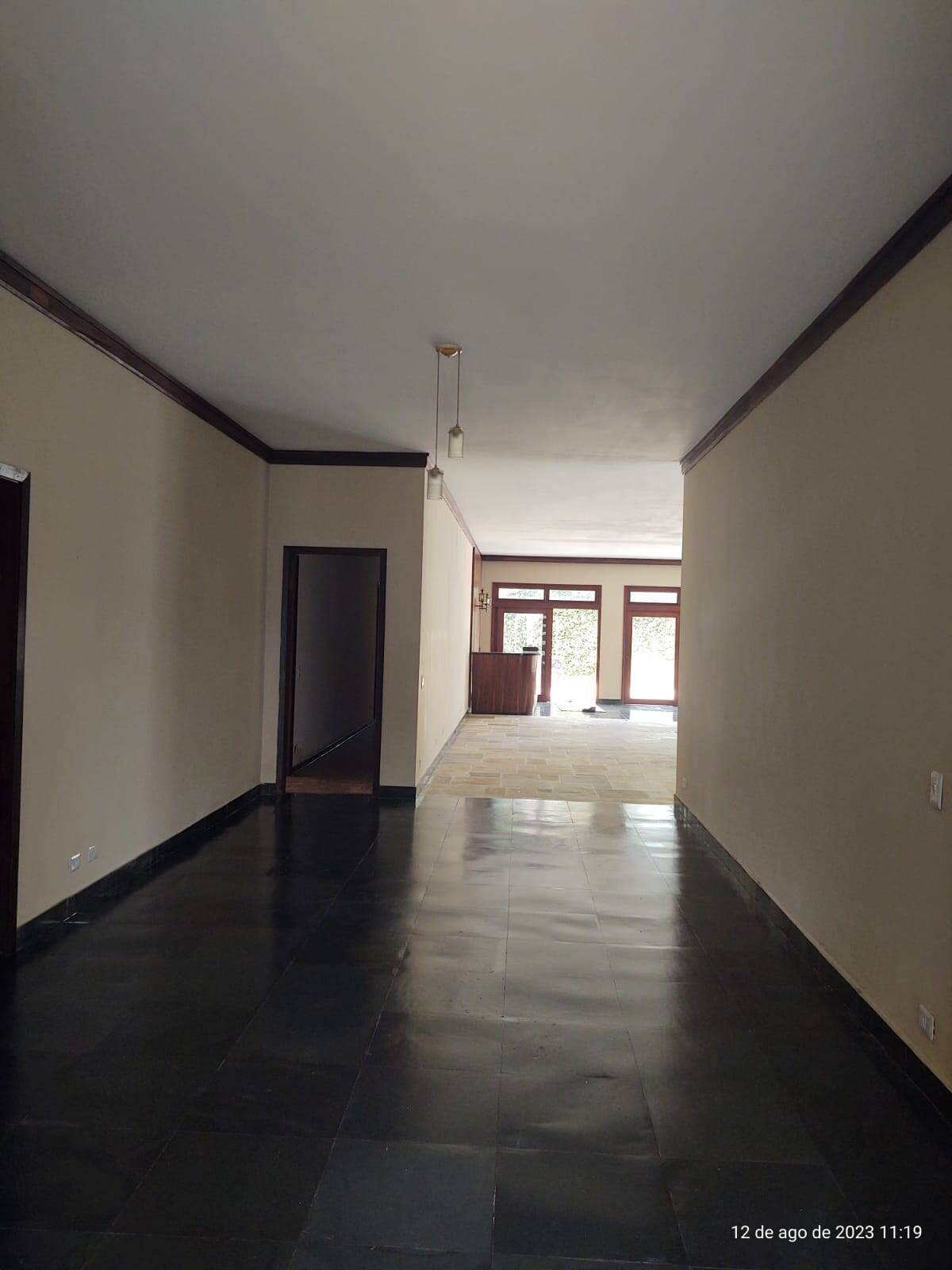 Casa à venda com 3 quartos, 450m² - Jardim Santa Helena,