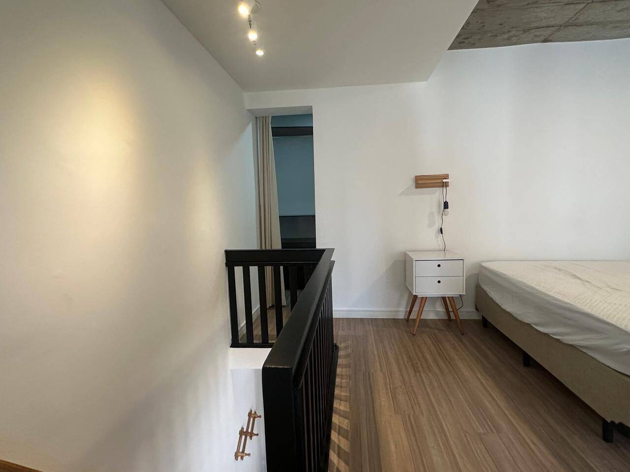  - APARTAMENTO ,ALUGA,  MOEMA,DUPLEX ,MOBILIADO,1 DORM,1 VAGA, ESCRIT ,70M2.